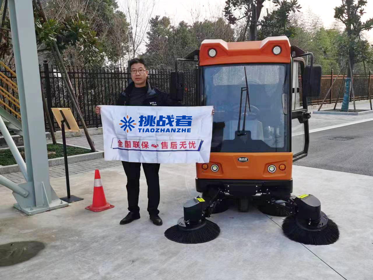 上海某工业园区选购我司扫地机